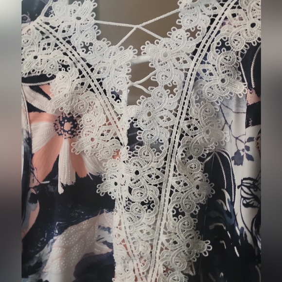 SJS Floral Navy Sleeveless lace back Blouse Size XL - Picture 4 of 4